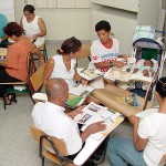Curso de educação sanitária e ambiental oferece novas informações para moradores da Coroa do Meio - Fotos: Márcio Garcez