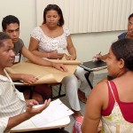 Curso de educação sanitária e ambiental oferece novas informações para moradores da Coroa do Meio - Fotos: Márcio Garcez