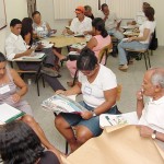 Curso de educação sanitária e ambiental oferece novas informações para moradores da Coroa do Meio - Fotos: Márcio Garcez