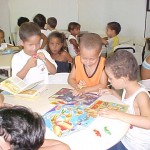 Alunos do Ensino Infantil da rede municipal visitam Biblioteca Pública Clodomir Silva - Fotos: Walter Martins