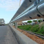 Defensa metálica garante segurança a motoristas na avenida Matadouro - Fotos: Márcio Garcez