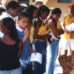 Aulas itinerantes entusiasmam alunos do curso de Guia de Turísmo Mirim  - Alunos visitando o mercado municipal