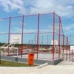 Moradores aguardam ansiosos pela inauguração da praça do Santa Maria - Fotos: Márcio Garcez
