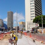 Passarela da avenida Carlos Firpo recebe moderna estrutura física - Fotos: Márcio Garcez