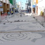 Piso do calçadão da rua São Cristóvão está sendo trocado pelas pedras portuguesas - Fotos: Márcio Garcez