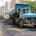 Emurb recupera o asfalto da avenida Professor Acrísio Cruz - Pavimentação na avenida Acrísio Cruz