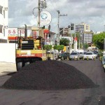Emurb recupera o asfalto da avenida Professor Acrísio Cruz - Pavimentação na avenida Acrísio Cruz