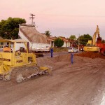 Prefeitura continua executando serviços na avenida Santa Gleide   - Fotos: Márcio Garcez