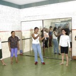Curso de Teatro da Escola de Arte Municipal busca a formação de novos talentos - Aula prática na Escola de Artes