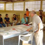 Curso da Fundat prepara garçons para o mercado de trabalho - Aula prática para garçons