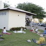 Prefeitura promove a prática de Yoga no calçadão da 13 de Julho - Fotos: Márcio Garcez