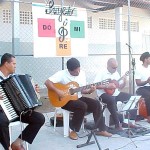 Projeto Dó Ré Mi oferece cursos de música para estudantes de escola municipal - Foto: Walter Martins