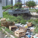Comunidade deve colaborar com a limpeza da cidade - SMTT coíbe prática em conjunto com a Emsurb