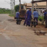 Prefeitura recupera vias urbanas - Serviços de manutenção da pista