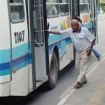 Campanha Transporte Cidadão melhora o atendimento ao idoso nos ônibus coletivos - Fotos: Lindivaldo Ribeiro