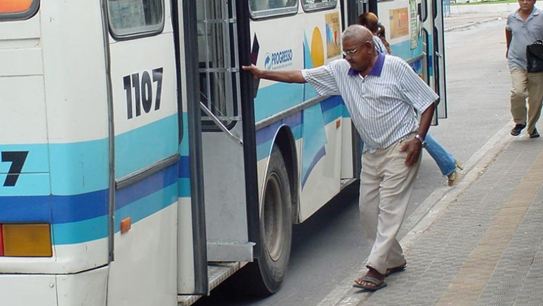 Campanha Transporte Cidadão melhora o atendimento ao idoso nos ônibus coletivos