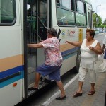 Campanha Transporte Cidadão melhora o atendimento ao idoso nos ônibus coletivos - Fotos: Lindivaldo Ribeiro
