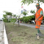 Avenida Adélia Franco recebe serviços de varrição - Fotos: Márcio Garcez