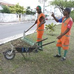 Avenida Adélia Franco recebe serviços de varrição - Fotos: Márcio Garcez