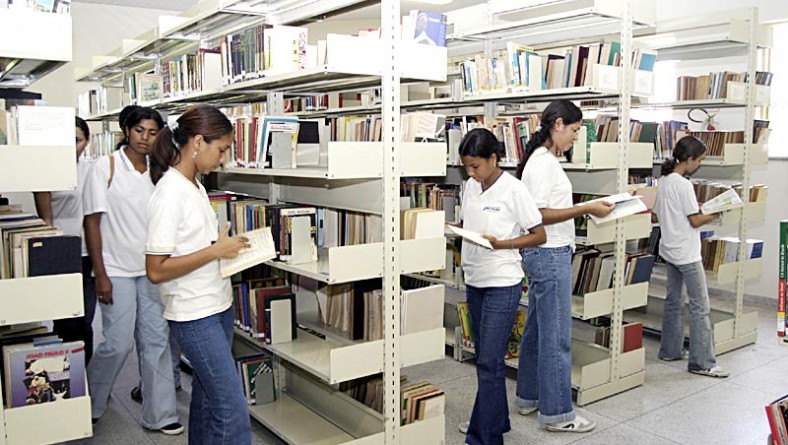 Biblioteca Clodomir Silva proporciona bom desenvolvimento das atividades estudantis
