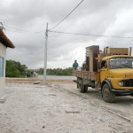 Caminhões contratados pela PMA garantem a “mudança” para famílias da Coroa do Meio - Fotos: Márcio Garcez