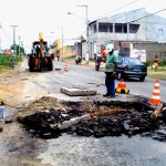 Emurb desenvolve ação preventiva para evitar alagamentos na cidade - Desobstrução das redes de drenagem