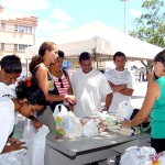 Começa troca de alimentos por ingressos nas arquibancadas do PréCaju 2005 - Fotos: Wellington Barreto