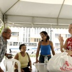 Continua a troca de alimentos por ingressos nas arquibancadas do PréCaju 2005 - Fotos: Wellington Barreto