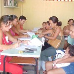 Escola Municipal do bairro Santos Dumont inicia matrículas para o ano letivo de 2005 - Fotos: Walter Martins