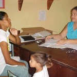 Escola Municipal do bairro Santos Dumont inicia matrículas para o ano letivo de 2005 - Fotos: Walter Martins