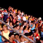Famílias inteiras escolheram as arquibancadas para curtir o PréCaju - Fotos: Wellington Barreto