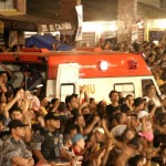 Samu mantém equipe médica de urgência no meio da multidão do PréCaju - Fotos: Márcio Dantas