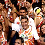 Prefeito participa ao lado dos foliões do PréCaju 2005 - Foto: Márcio Garcez