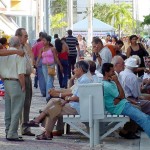Prefeitura conclui instalação de assentos nos calçadões do Centro comercial - Fotos: Márcio Garcez