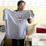Trabalho da Cooperativa de costureiras da Coroa do Meio abrange produção de uniformes para servidores municipais - Fotos: Márcio Garcez