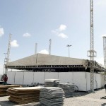 Praça Hilton Lopes começa a ser preparada para a realização do Carnaju 2005 - Fotos: Márcio Garcez