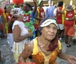 Idosos do São Conrado assistidos pela Semasc participam de baile de carnaval - Fotos: Silvio Rocha