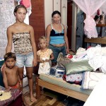 Prefeitura transfere moradores de palafitas da Coroa do Meio  - Fotos: Márcio Garcez