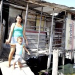 Prefeitura transfere moradores de palafitas da Coroa do Meio  - Fotos: Márcio Garcez