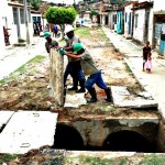 Rede de esgoto do bairro Japãozinho está sendo desobstruída pela Prefeitura - Fotos: Silvio Rocha