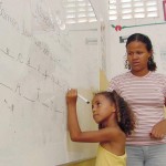 Milhares de crianças do bairro Santa Maria retornaram às salas de aula - Fotos: Márcio Garcez