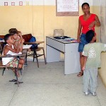 Milhares de crianças do bairro Santa Maria retornaram às salas de aula - Fotos: Márcio Garcez