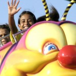 Centenas de crianças do projeto Recriando Caminhos participam de tarde de lazer no parque de diversões - Fotos: Silvio Rocha