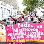 Caminhada reúne centenas de pessoas no Dia Internacional da Mulher - Fotos: Márcio Dantas