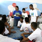 Atividade da PMA incentiva a leitura para crianças e adolescentes do Santos Dumont - Fotos: Wellington Barreto