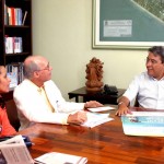Médicos ginecologistas convidam prefeito para participar de congresso - Fotos: Márcio Dantas