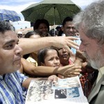 Aracajuano monta álbum de fotografias contando a história do presidente Lula - Fotos: Márcio Garcez