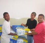 Prefeitura distribui alimentos para dejejum da Semana Santa - Distribuição dos alimentos