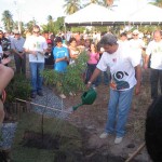 Bosque Sesquicentenário recebe cuidados diários - Prefeito Déda foi o primeiro a plantar