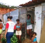 PMA transfere famílias que viviam em situação de risco para lugar seguro no Santa Maria - Trabalho da Semasc no Santa Maria